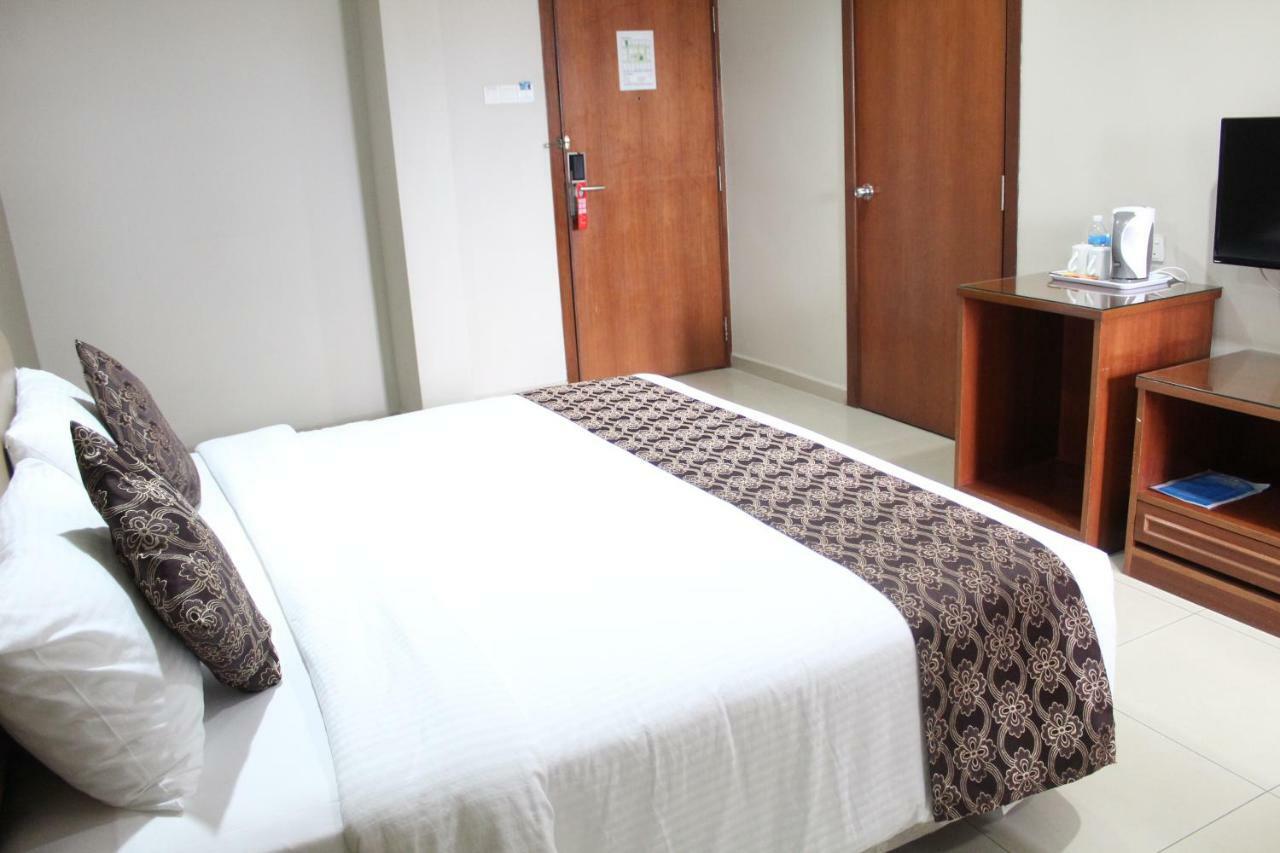 Hotel Palm Inn Бътъруърт Екстериор снимка