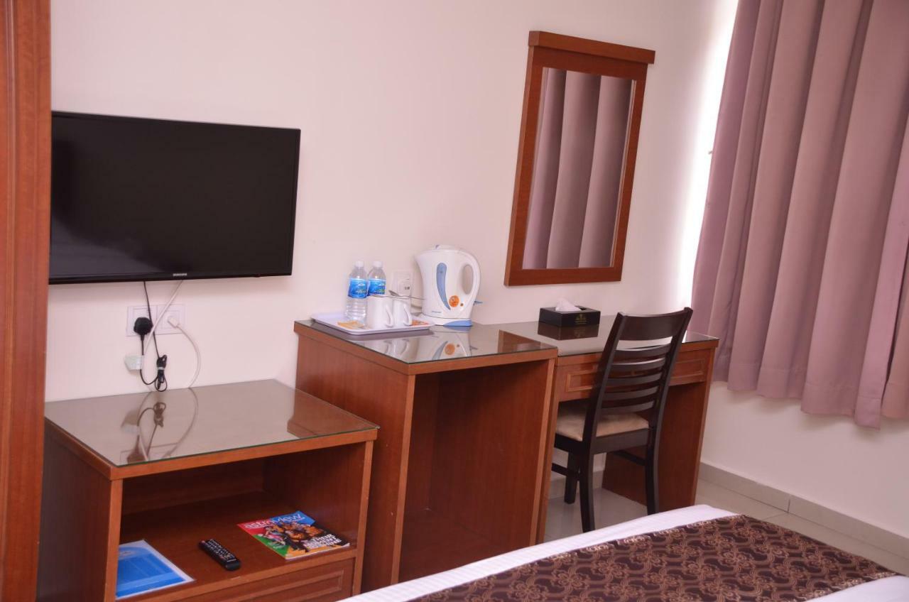 Hotel Palm Inn Бътъруърт Екстериор снимка