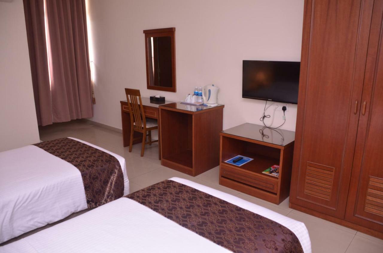 Hotel Palm Inn Бътъруърт Екстериор снимка